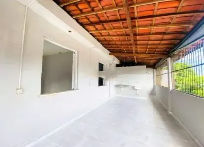 Prédio Inteiro com 2 Quartos para venda ou aluguel, 144m² no Quintino Cunha, Fortaleza