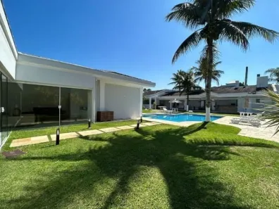 Casa com 7 Quartos para alugar, 628m² no Jardim Acapulco, Guarujá