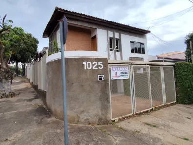 Casa com 3 Quartos para alugar, 250m² no Vila Liberdade, Presidente Prudente