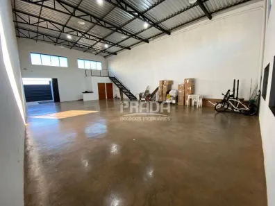 Galpão / Depósito / Armazém à venda, 170m² no Segismundo Pereira, Uberlândia
