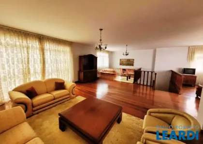 Sobrado com 5 Quartos à venda, 314m² no Jardim dos Estados, Poços de Caldas