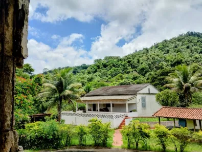 Fazenda / Sítio / Chácara com 2 Quartos à venda, 200m² no , Piraí
