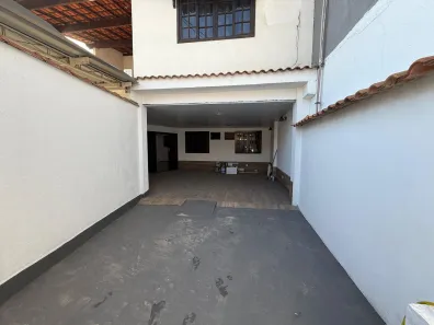 Casa com 5 Quartos para venda ou aluguel, 208m² no Comendador Soares, Nova Iguaçu