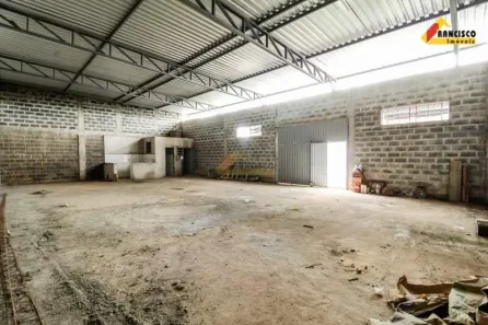 Galpão / Depósito / Armazém à venda, 400m² no Santos Dumont, Divinópolis