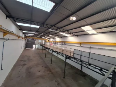 Galpão / Depósito / Armazém para alugar, 599m² no Parque São José, São Carlos