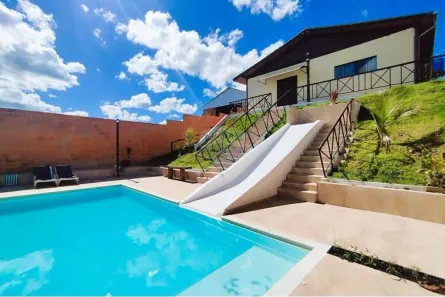 Fazenda / Sítio / Chácara com 3 Quartos para alugar, 200m² no , Araçoiaba da Serra