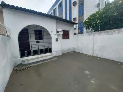 Casa com 3 Quartos para alugar, 150m² no Cordeiro, Recife