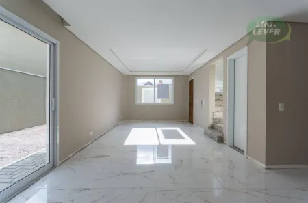 Sobrado com 4 Quartos para alugar, 254m² no Bacacheri, Curitiba