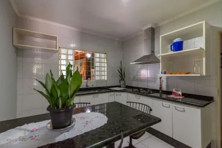 Sobrado com 4 Quartos à venda, 270m² no Vera Cruz, Londrina