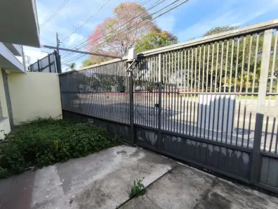 Casa Comercial com 3 Quartos para alugar, 171m² no Centro, Jacareí