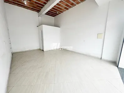 Loja / Salão / Ponto Comercial à venda, 28m² no Centro, Nilópolis