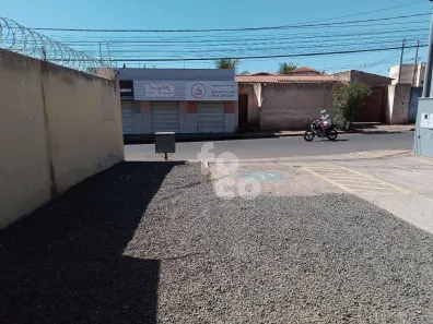 Galpão / Depósito / Armazém à venda, 130m² no Jardim Europa, Uberlândia