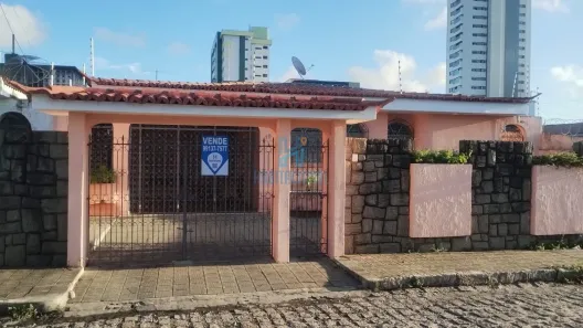 Casa com 3 Quartos à venda, 228m² no Lagoa Nova, Natal