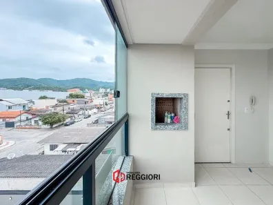 Apartamento com 2 Quartos para alugar, 55m² no Areias, Camboriú