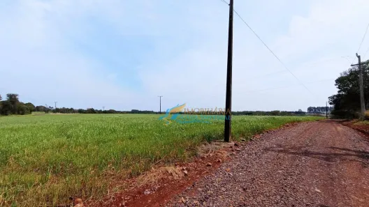 Fazenda / Sítio / Chácara com 3 Quartos à venda, 400m² no Coqueiral, Cascavel