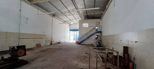 Galpão / Depósito / Armazém para venda ou aluguel, 260m² no Aglomeração Urbana de Jundiaí, Louveira