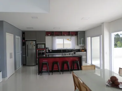 Sobrado com 4 Quartos à venda, 260m² no Taipas De Pedras (Mailasqui), São Roque