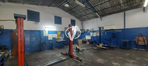 Galpão / Depósito / Armazém à venda, 250m² no Loteamento Alfredo Abilio Flores, Pindamonhangaba