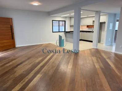 Casa com 4 Quartos para alugar, 230m² no Itacorubi, Florianópolis
