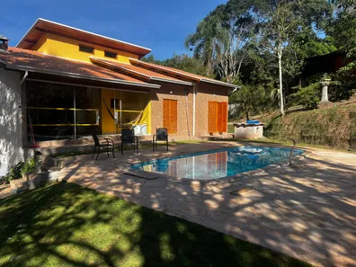 Fazenda / Sítio / Chácara com 3 Quartos à venda, 251m² no Ibiúna, Ibiúna