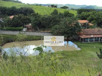 Fazenda / Sítio / Chácara com 3 Quartos à venda, 180m² no Vila Velha, Caçapava