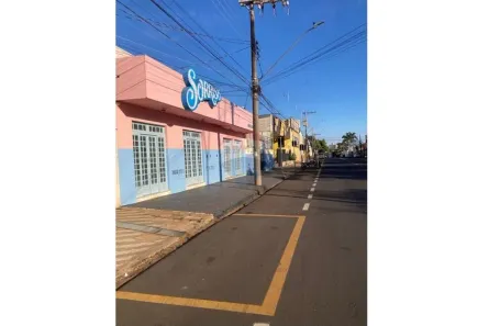 Galpão / Depósito / Armazém à venda, 300m² no São Benedito, Uberaba