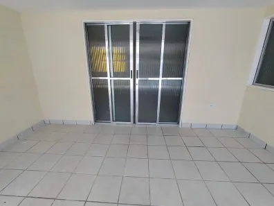 Casa com 3 Quartos para alugar, 170m² no Engenho do Meio, Recife