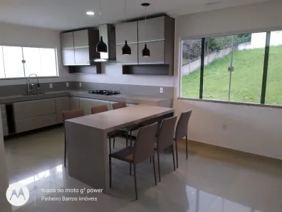 Casa de Condomínio com 3 Quartos para alugar, 200m² no Flamengo, Maricá