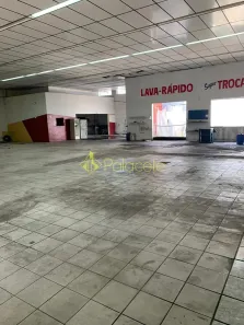 Galpão / Depósito / Armazém para venda ou aluguel, 734m² no Centro, Pindamonhangaba