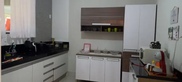 Casa com 4 Quartos à venda, 180m² no , Colina