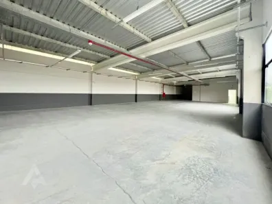 Conjunto Comercial / Sala para alugar, 300m² no Do Salto, Blumenau