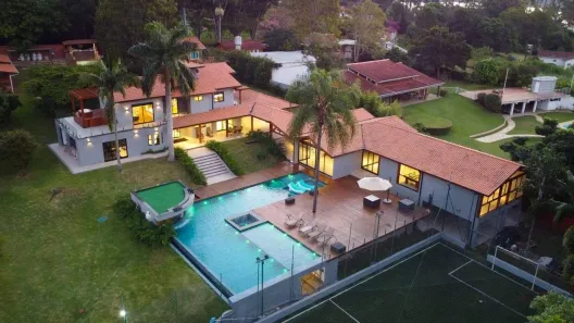 Fazenda / Sítio / Chácara com 10 Quartos para alugar, 2000m² no Campo Verde, Ibiúna