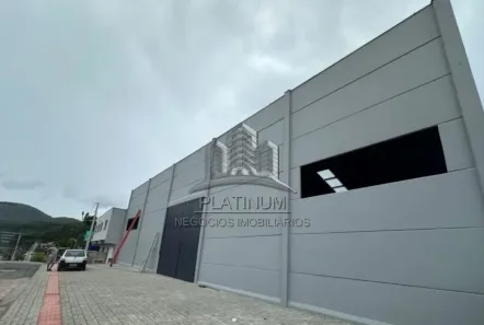 Galpão / Depósito / Armazém para alugar, 420m² no Várzea do Ranchinho, Camboriú