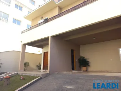 Sobrado com 4 Quartos à venda, 245m² no Jardim Elvira Dias, Poços de Caldas