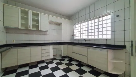 Sobrado com 3 Quartos à venda, 250m² no Vila Real, Hortolândia