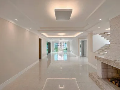 Casa de Condomínio com 4 Quartos para venda ou aluguel, 255m² no Prata, Teresópolis