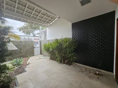 Casa com 5 Quartos para alugar, 273m² no Santa Mônica, Feira de Santana