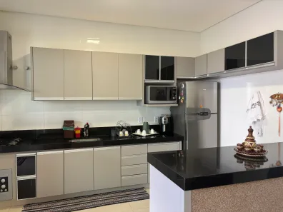 Casa de Condomínio com 3 Quartos à venda, 216m² no Residencial Condomínio Jardim Veneza, Senador Canedo