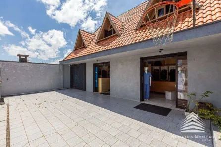 Casa Comercial com 5 Quartos à venda, 300m² no Novo Mundo, Curitiba
