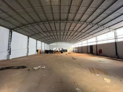 Galpão / Depósito / Armazém para venda ou aluguel, 2118m² no Centro, Mirassol