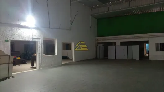 Galpão / Depósito / Armazém para venda ou aluguel, 600m² no Barra da Tijuca, Rio de Janeiro