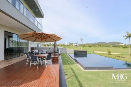 Casa de Condomínio com 5 Quartos para alugar, 600m² no Centro, Camboriú