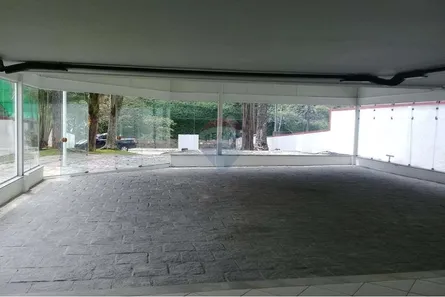 Galpão / Depósito / Armazém para alugar, 672m² no Coronel Veiga, Petrópolis