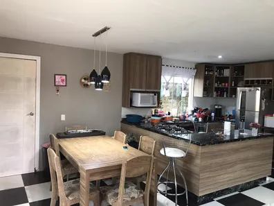 Sobrado com 4 Quartos à venda, 250m² no Vila Gilcy, Campo Largo