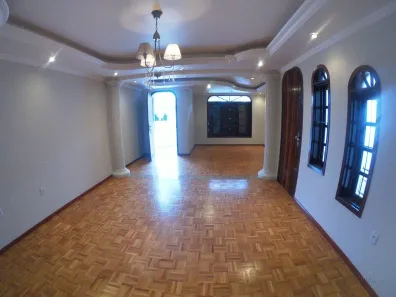 Casa com 3 Quartos para alugar, 200m² no São Cristóvão, Criciúma