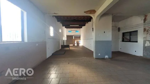 Galpão / Depósito / Armazém à venda, 650m² no , Pederneiras
