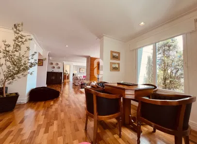 Casa de Condomínio com 4 Quartos para alugar, 230m² no , Campos do Jordão