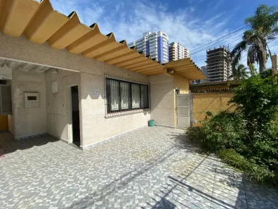 Casa de Condomínio com 2 Quartos para alugar, 64m² no Guilhermina, Praia Grande