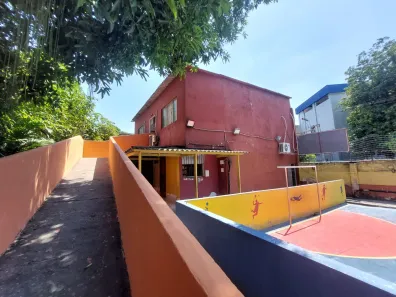 Loja / Salão / Ponto Comercial à venda, 1m² no Mutondo, São Gonçalo