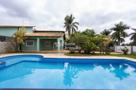 Casa de Condomínio com 4 Quartos para alugar, 323m² no Park Way, Brasília